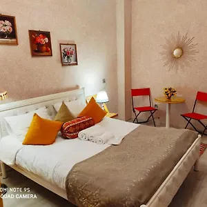 https://5-star-central-baku-apartments-with-an-elevator-transfer.aboutbakuhotels.com